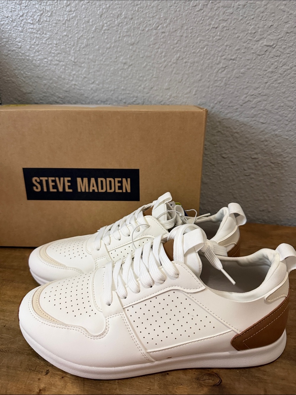 Steve Madden White Sneakers with Tan Heel Panel size 8